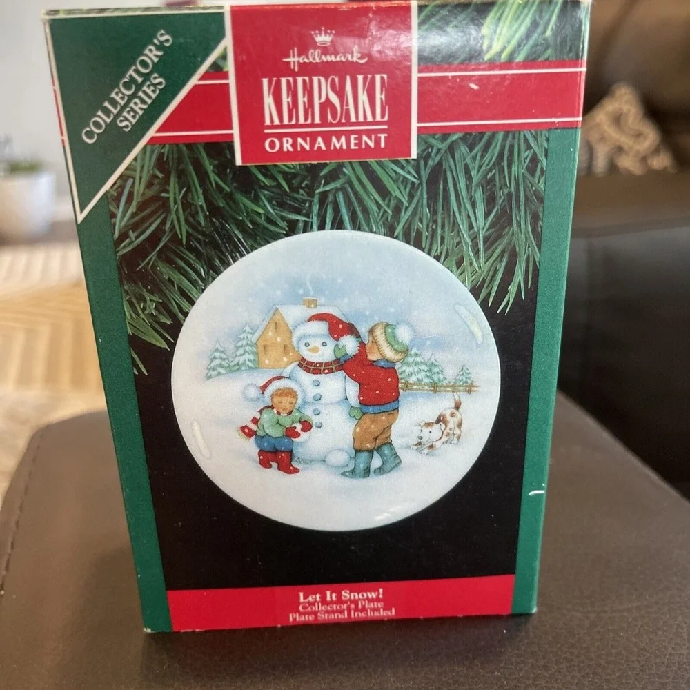 1991 Hallmark Ornament Collector's Porcelain Plate Let It Snow 5th in Series New